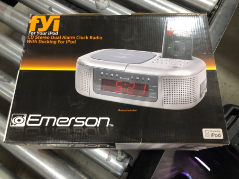 Photo 3 of Emerson iC2196 iPod Dock Alarm Clock Radio