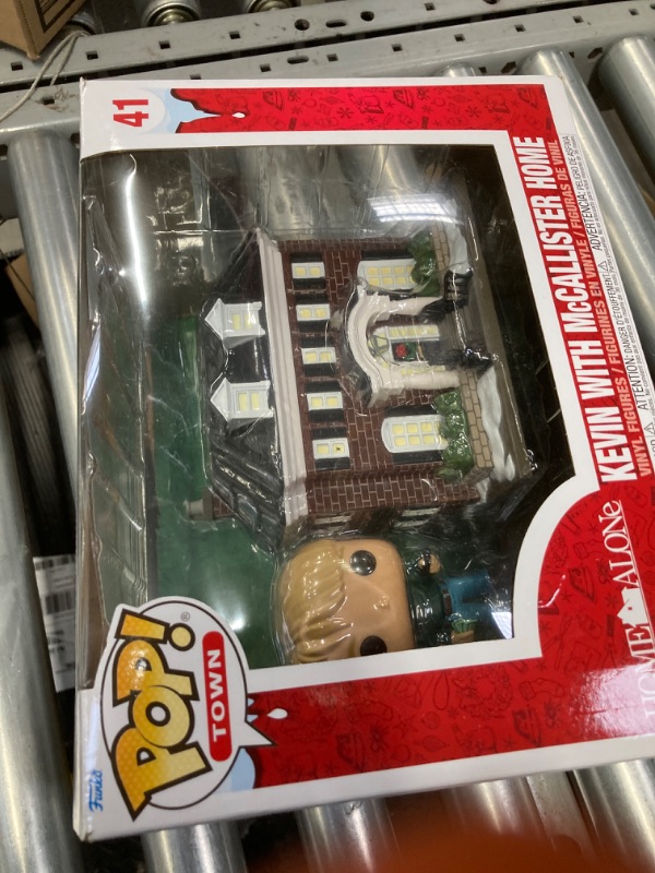 Photo 2 of 
Funko Pop! Town: Home Alone - Kevin with McCallister 