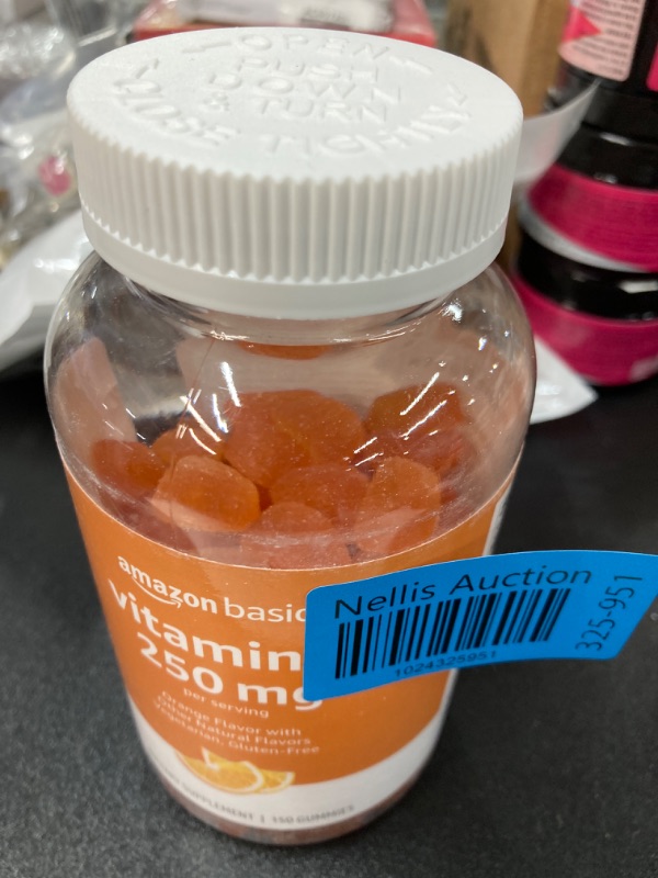 Photo 2 of Amazon Basics Vitamin C 250 mg Gummy, Orange, 150 Gummies (2 per Serving), Immune Health (Previously Solimo)