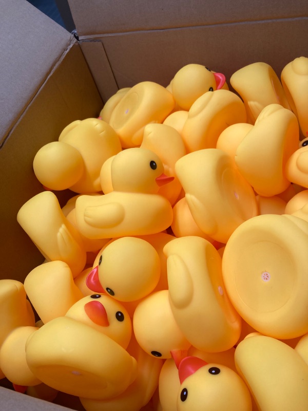 Photo 3 of Deekin 100 Pcs 5 Inches Large Yellow Rubber Ducks Bulk Large Duck Bath Toy Squeak Rubber Duckie Bathtub Floating Bath Duck for Birthday Party Decoration Gift Swimming Pool (Classic) 100 Classic