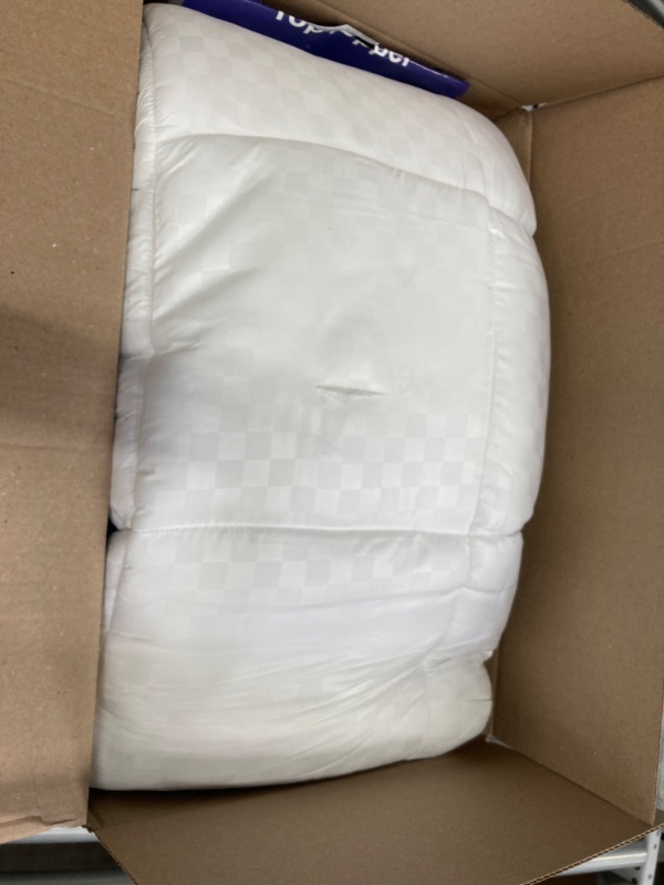 Photo 2 of Bedsure All Season Down Alternative Comforter-Queen Size Duvet Insert with Corner Tabs,Quilted Machine Washable,Embossed Comforters(White Square Plaid,Queen)
