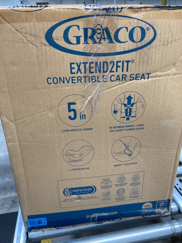 Photo 4 of Graco Extend2Fit Convertible Car Seat, Gotham