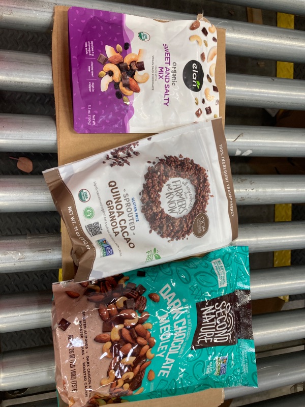 Photo 1 of ***(BUNDLE of 3)***

Elan Organic Sweet & Salty Mix, 5.3 oz, Non-GMO, Gluten-Free, Vegan, Kosher, Vegan Dark Chocolate, Dried Fruits (Raisins, Dates), Nuts (Roasted Cashews, Roasted Almonds) & Pumpkin Seeds 5.3 Ounce (Pack of 1)

One Degree Granola Quinoa