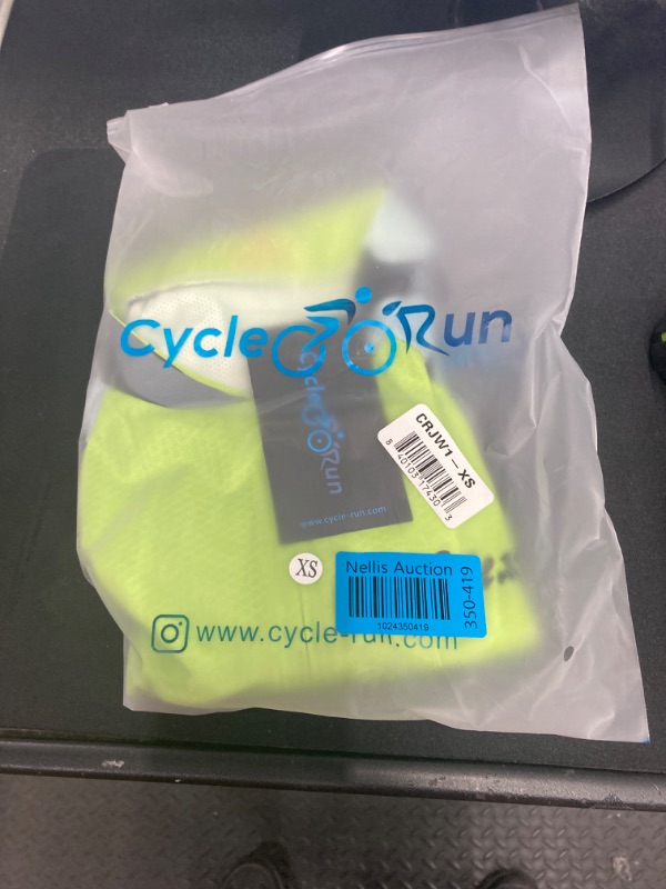 Photo 2 of Cycle-Run Women's Short Sleeve with 3 Rear Pockets, Green, Medium