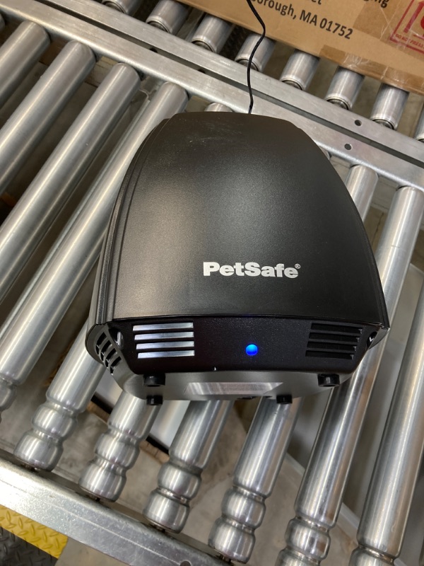 Photo 4 of ***PARTS ONLY*** PetSafe Stay & Play Wireless Pet Fence with Replaceable Battery Collar, Covers up to 3/4 Acre, For Dogs & Cats over 5 lb, Waterproof Collar, Tone & Static, From Parent Company of INVISIBLE FENCE Brand Wireless Fence Kit