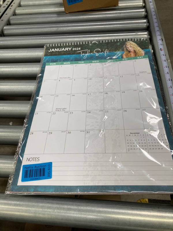 Photo 3 of *** Bundle *** Taylor Swift Calendar, 2024  