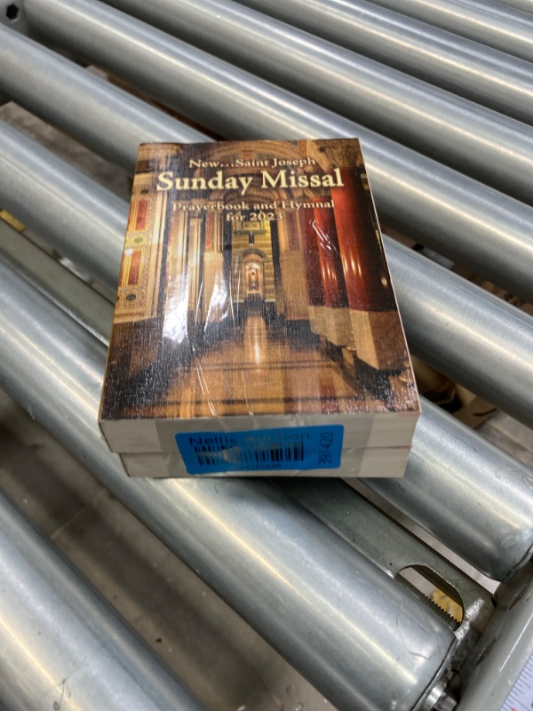 Photo 3 of *** Bundle *** St. Joseph Sunday Missal Prayer book and Hymnal for 2023: American Edition ( 2 Pack )