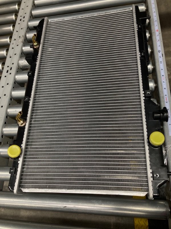 Photo 3 of DNA Motoring OEM-RA-2051 OE Style 1-Row Aluminum Direct Fit Radiator Compatible with 97-01 Honda CR-V, 26-5/16" W X 13-3/4" H X 1-1/4" D, 1-1/4" Inlet, 1-1/4" Outlet 97-01 CR-V