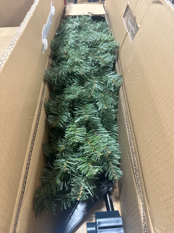 Photo 1 of 5 Feet Christmas Tree Prelit Artificial Christmas Everett Pine Tree, with 424 Branch Tips, 200L Incandescent Clear Lights

