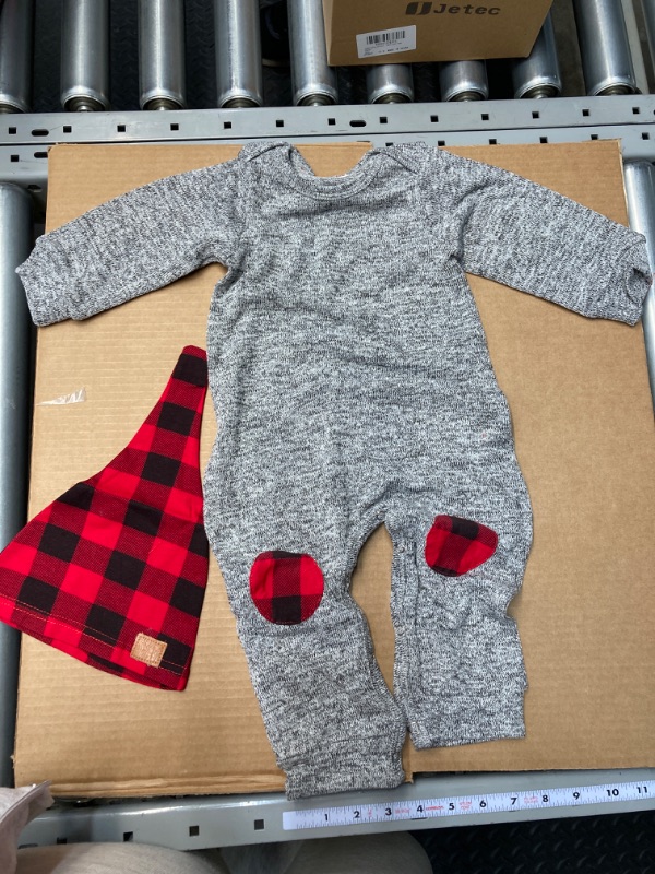 Photo 2 of fioukiay 12-18 Baby Boys Girls Buffalo Plaid Christmas Outfits Romper Infant One Piece Christmas Clothes Jumpsuit with Hat
