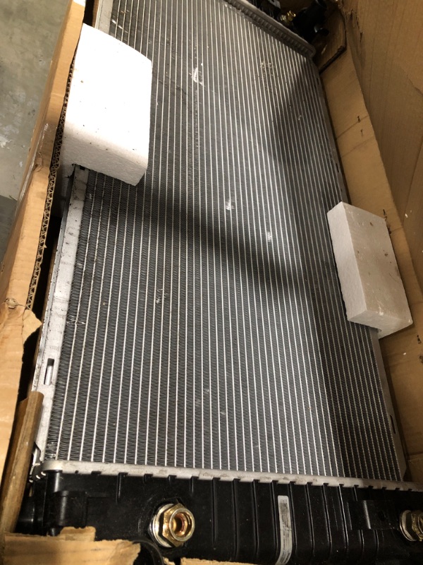 Photo 2 of DWVO 34'' Core Radiator Compatible Compatible with Chevy Silverado Suburban GMC Yukon Sierra Tahoe Escalade Hummer H2 4.3L 4.8L 5.3L 6.0L 6.2L V8 DWRD1001