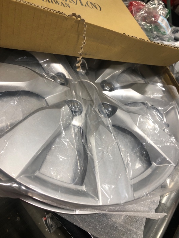 Photo 2 of BDK Auto KT-1042-16: Hub Cap/Silver 16"