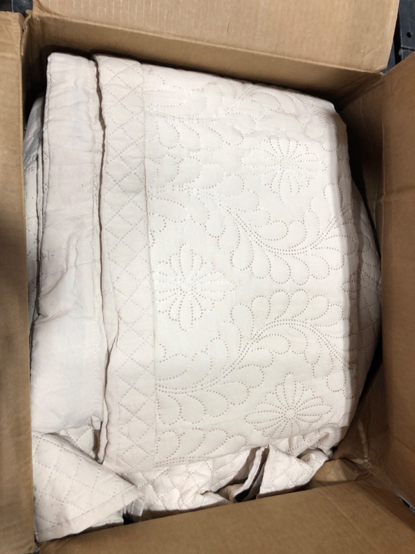 Photo 2 of Qucover Oversized King Quilts 128x120,Soft and Comfortable Ultrasonic Quilting California King Quilt Oversized, 3 Piece Microfiber Polyester Oversized Quilts of Beige for Bedroom 128"x120" Beige