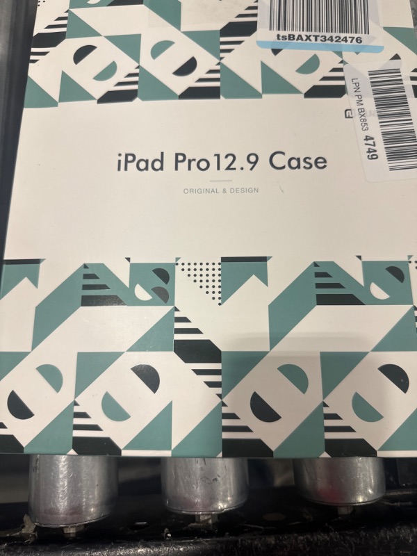 Photo 2 of auaua iPad Pro 12.9 Case 2022/2021/2020/2018 with Pencil Holder, Auto Sleep/Wake, Vegan Leather, Shockproof Cover for iPad Pro 12.9 6th/5th/4th/3rd Generation (Green)