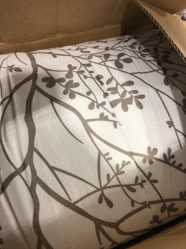 Photo 2 of UOZZI BEDDING Bed in a Bag 6 Pieces Twin Size Gray Branches Soft Microfiber Reversible Bed Comforter Set (1 Comforter 2 Pillow Shams 1 Flat Sheet 1 Fitted Sheet 1 Pillowcases) Gray-branch Twin-6 Pieces