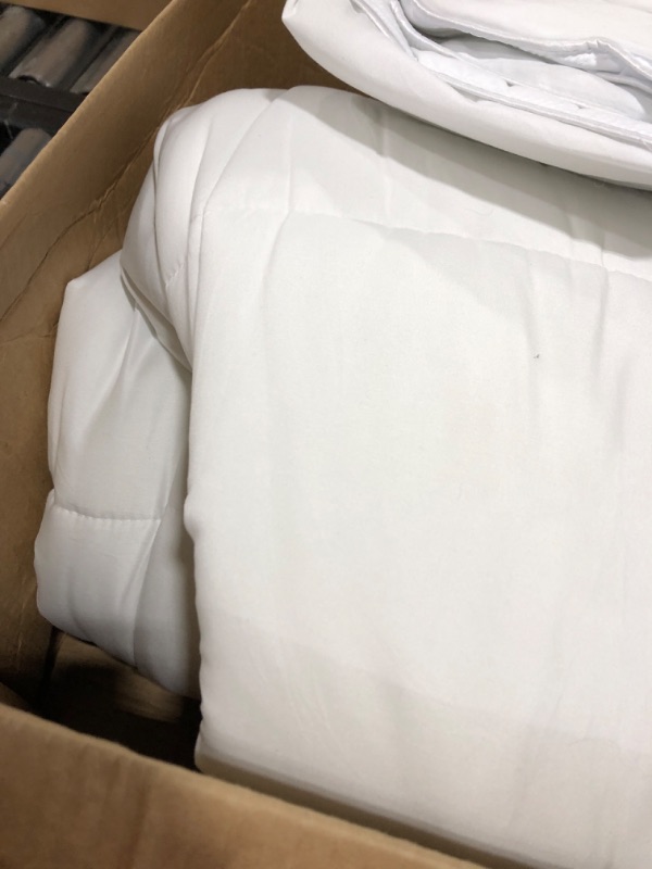 Photo 3 of MAPLE DOWN Soft Super King Size Comforter Duvet Insert-Down Alternative Comforter-Lightweight Fluffy Breathable Machine Washable (White, 120“x120“) White Super King