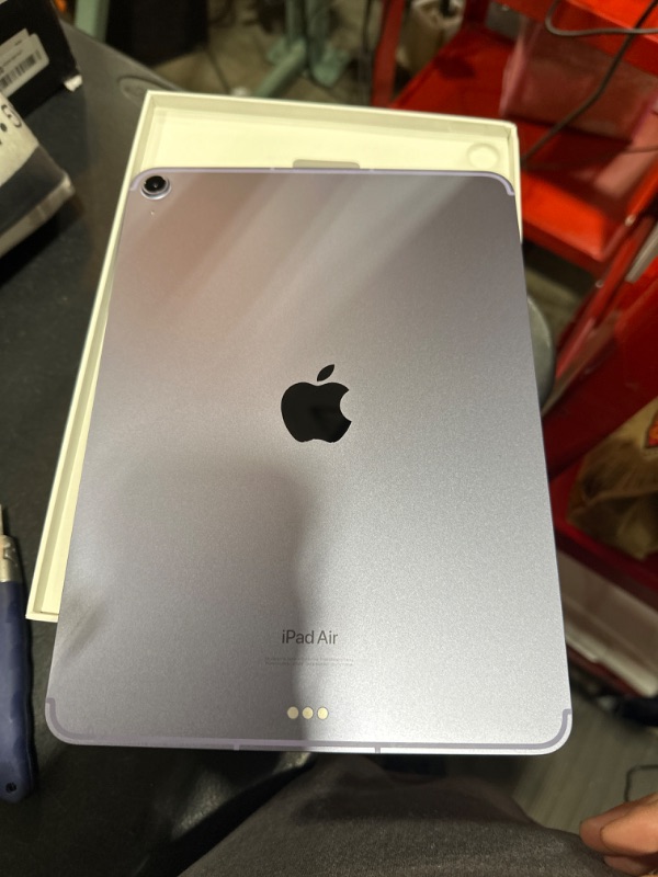 Photo 3 of 10.9-inch iPad Air Wi-Fi + Cellular 256GB - Purple