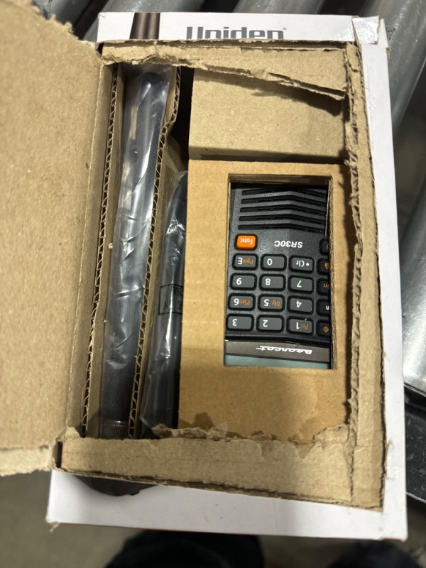 Photo 2 of Uniden Bearcat SR30C, 500-Channel Compact Handheld Scanner, Close Call RF Capture, Turbo Search, PC programable, NASCAR, Racing, Aviation, Marine, Railroad, and Non-Digital Police, Fire, Public Safety