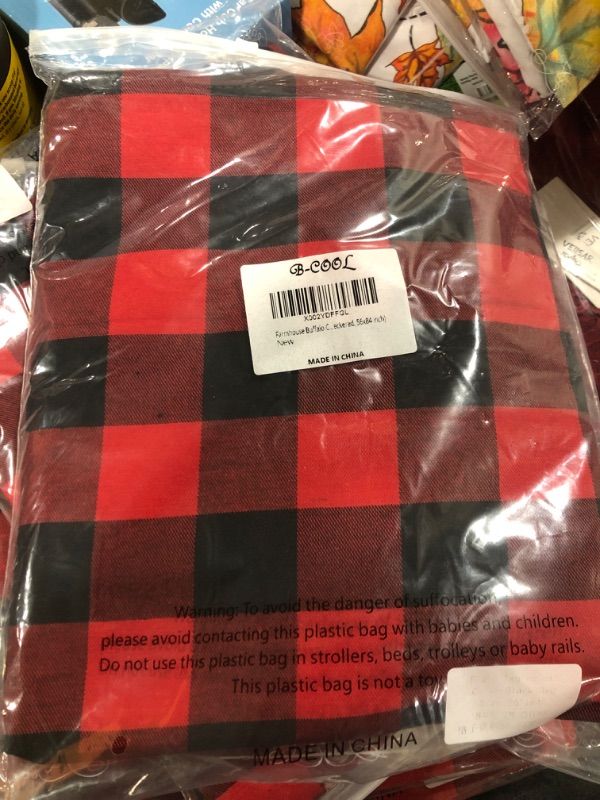 Photo 2 of  Tablecloths Plaid Tablecloth Farmhouse Buffalo Checkered Table Cover (Black and Red Checkered, 56x84 inch)