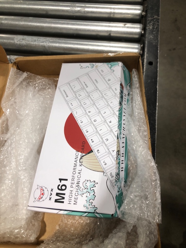 Photo 2 of XVX M61 Kanagawa Hot-swappable 61 Keys Wired/Wireless Mechanical Keyboard
