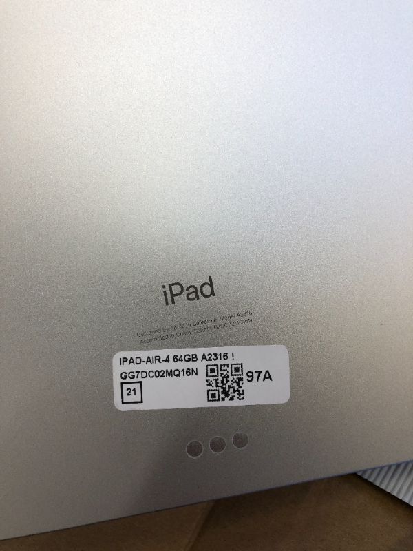 Photo 3 of Apple 2020 iPad Air (10.9-inch, Wi-Fi, 64GB) - Silver (4th Generation) WiFi 64GB Silver (NEEDS TO BE FACTORY RESET)