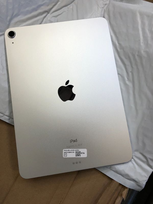 Photo 4 of Apple 2020 iPad Air (10.9-inch, Wi-Fi, 64GB) - Silver (4th Generation) WiFi 64GB Silver (NEEDS TO BE FACTORY RESET)