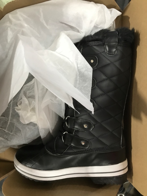 Photo 1 of Women's Winter Boots Size 7