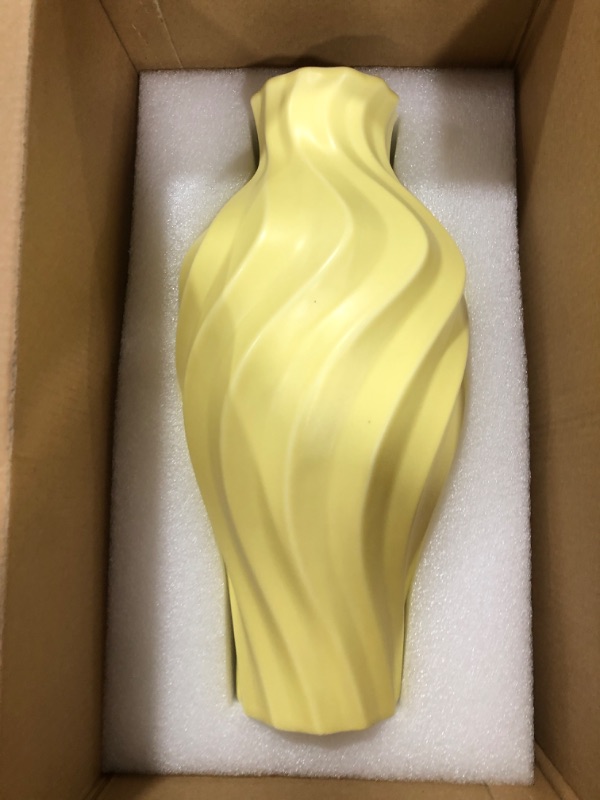 Photo 1 of 11" Tall Flower vase 