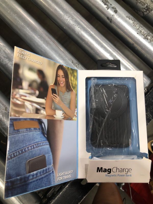 Photo 1 of Bluestone 15w Super Fast Magnetic Wireless 10,000 mAh High Capacity Power Bank
