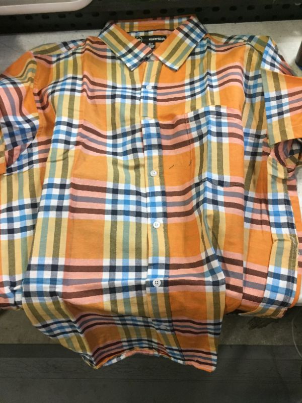 Photo 1 of MEN'S BUTTON UP SHIRT SIZE 3XL