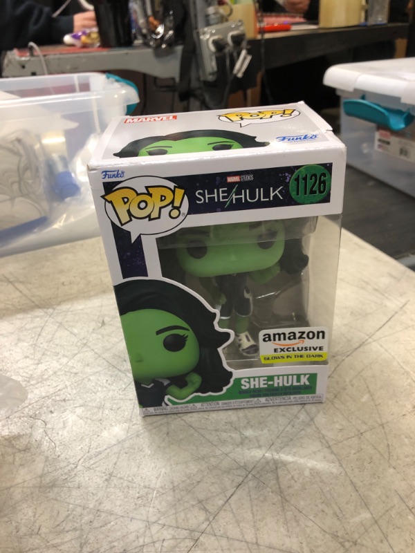 Photo 3 of Funko Pop! Marvel: She-Hulk - She-Hulk Glow in The Dark, Amazon Exclusive
