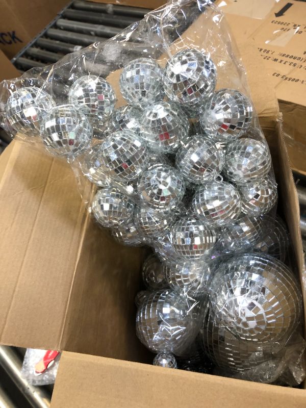 Photo 3 of 100 Pcs Mirror Disco Balls Decorations Different Sizes Bulk Silver Disco Balls Ornaments Hanging Disco Balls for Christmas Tree Dance Music 50s 60s 70s Disco Themed Party Decor (1, 2, 3, 4, 6, 8)