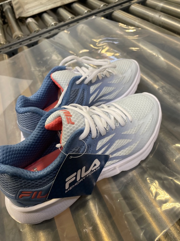 Photo 2 of Fila Women's, Memory SZ 7