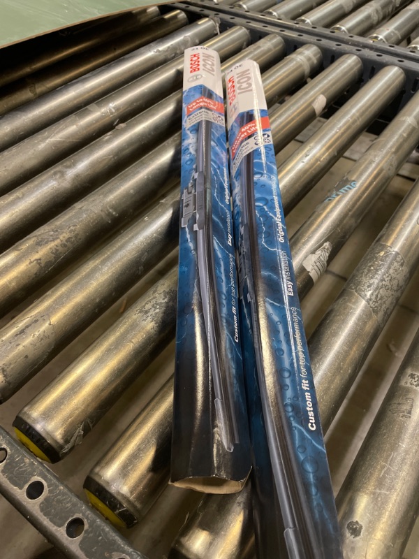 Photo 1 of Bosch ICON Wiper Blades 24OE21OE (Set of 2) Fits Audi: 19-15 Q3, Chevrolet: 12-08 Malibu, GMC: 16-07 Acadia, Volkswagen: 15-09 Tiguan +More, Up to 40% Longer Life, Frustration Free Packaging 24OE and 21OE Frustration Free Combo Wiper Blades