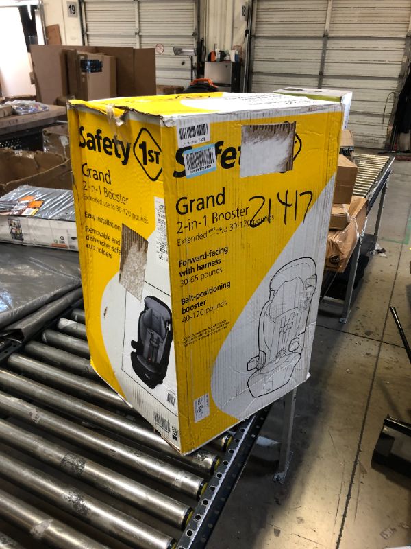 Photo 3 of Safety 1st Grand 2-in-1 Booster Car Seat, Extended Use: Forward-Facing with Harness, 30-65 pounds and Belt-Positioning Booster, 40-120 pounds, High Street