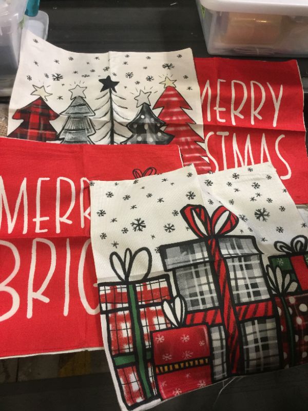 Photo 1 of 4 PIECES CHRISTMAS PILLOW CASES 18X18