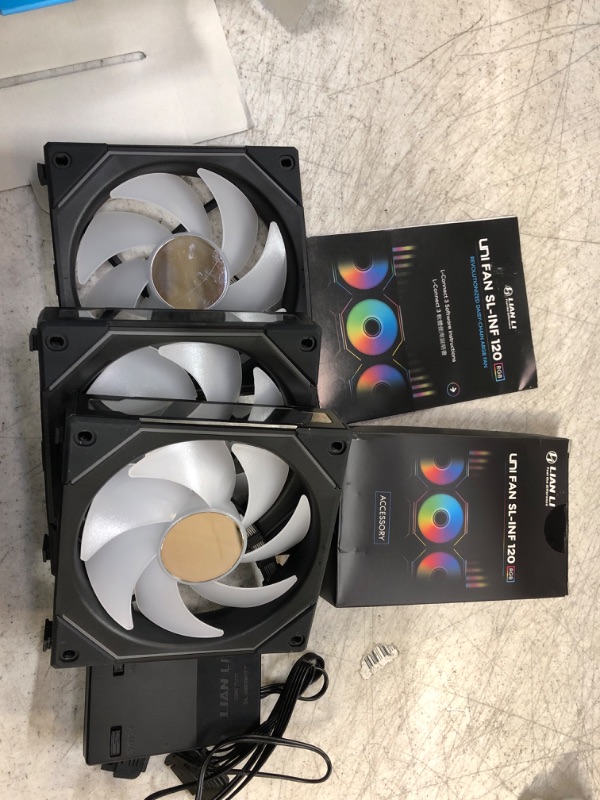 Photo 3 of Lian Li UNI FAN SL-INFINITY 120 RGB Triple Pack Black with controller - UF-SLIN120-3B SLIN120 Triple Pack Black with Controller