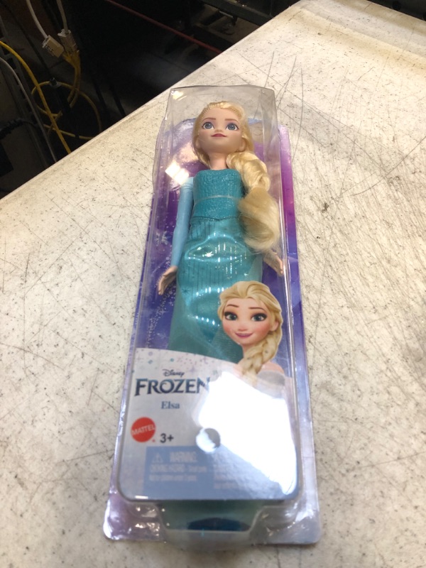 Photo 2 of Disney Frozen Elsa Fashion Doll & Accessory, Signature Look, Toy Inspired by the Movie Disney Frozen Elsa 1