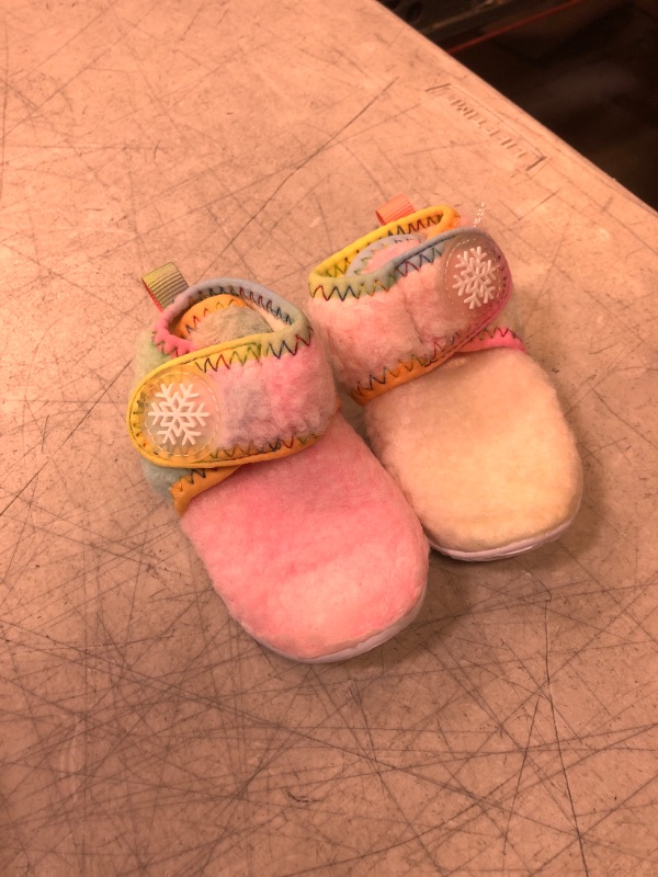 Photo 2 of BABY GIRL SLIPPERS
SIZE 0-6 M 