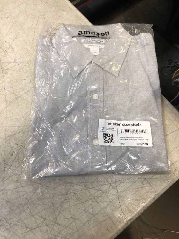 Photo 1 of Amazon Essentials Men's Regular-Fit Short-Sleeve Pocket Oxford Shirt Large Grey 