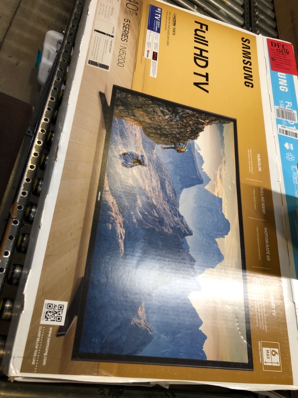 Photo 2 of SAMSUNG 40-inch Class LED Smart FHD TV 1080P (UN40N5200AFXZA, 2019 Model)