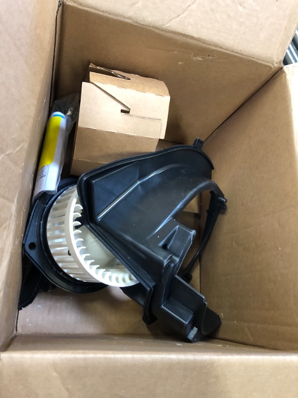 Photo 1 of GM 15-81094 Heating and Air Conditioning Blower Motor with Wheel