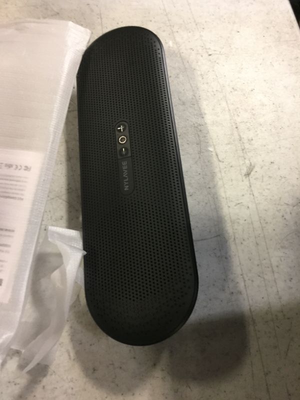 Photo 1 of Nylavee Computer Speakers, PC Sound bar for Desktop with Large Speaker Drivers, 3.5mm Aux-in Connection and USB Powered Plug and Play Mini Speaker Soundbar for Desktop Monitor, PC, Laptop, Tablets Black