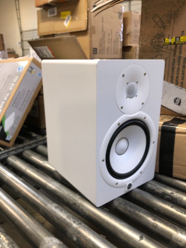 Photo 1 of Yamaha HS8 W 8-Inch Powered Studio Monitor Speaker, White Monitor Speaker 8" White Single Unit