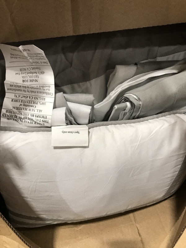 Photo 1 of Comforter set Unknown Size