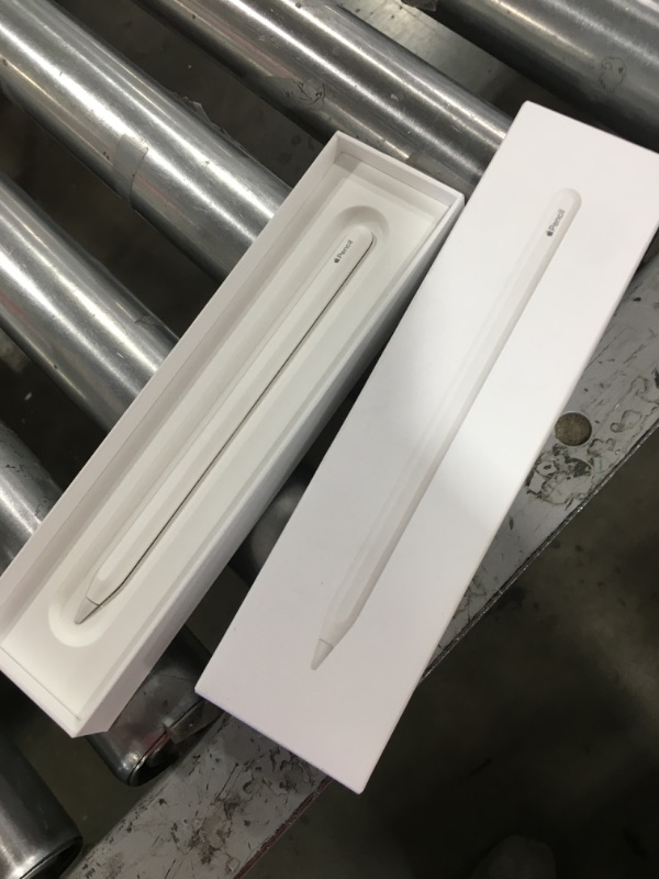 Photo 2 of Apple Pencil (2Nd Generation) White
