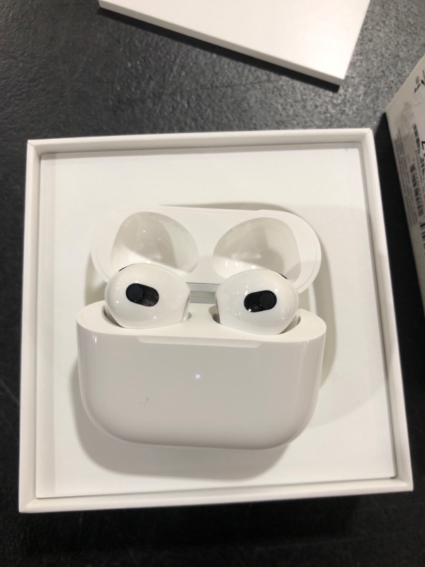 Photo 4 of Apple AirPods with Lightning Charging Case (3rd Generation)