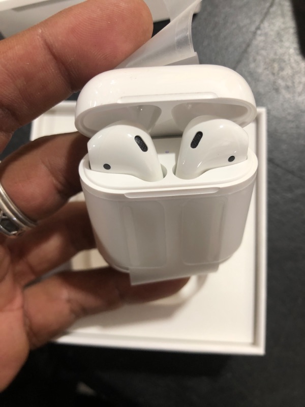 Photo 4 of Apple AirPods with Charging Case