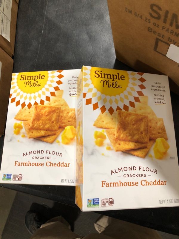 Photo 2 of 2 Pack Simple Mills Crackers, Almond Flour, Farmhouse Cheddar - 4.25 oz BB 4/14/2024