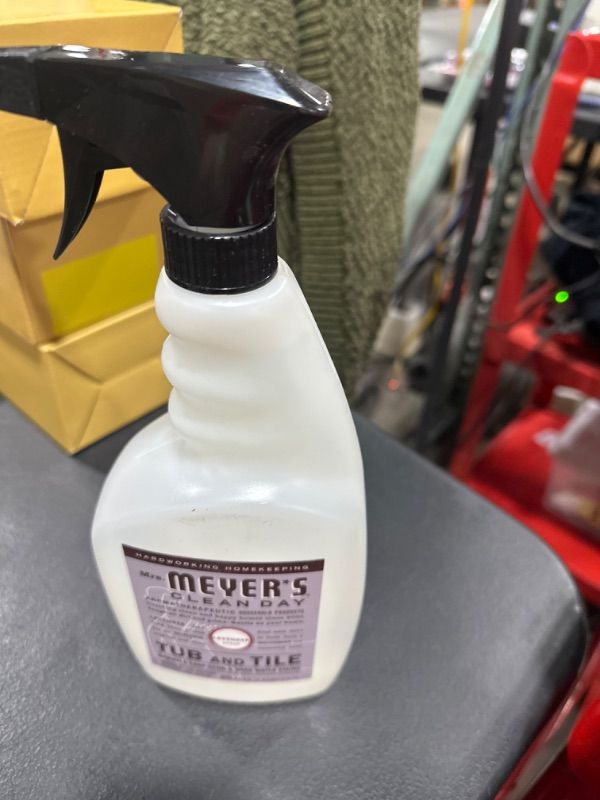 Photo 2 of Mrs Meyers Clean Day Tub and Tile Cleaner, Lavender Scent - 33 fl oz